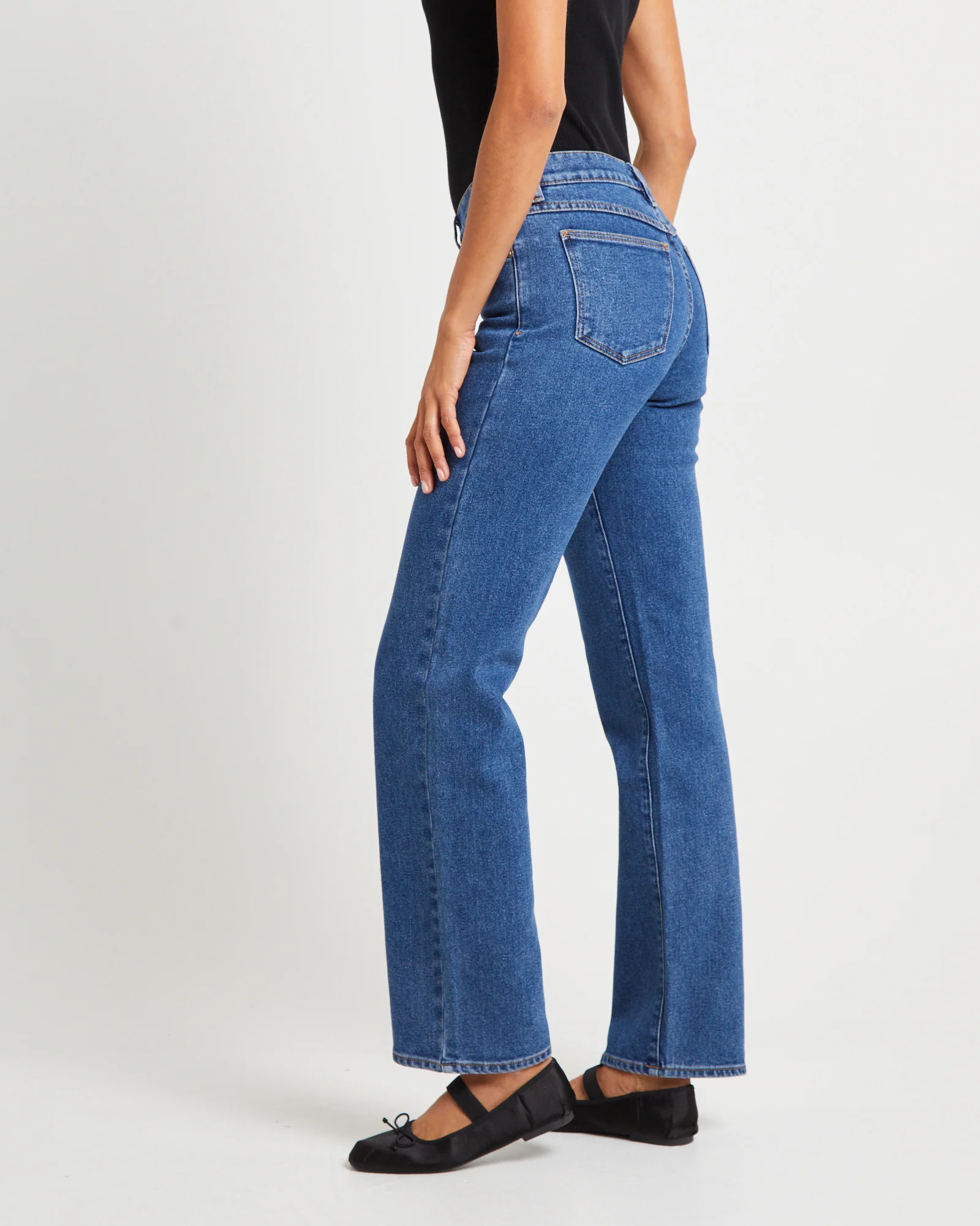 A 99 Low & Wide Jeans in Chantell Organic Blue - Image 4