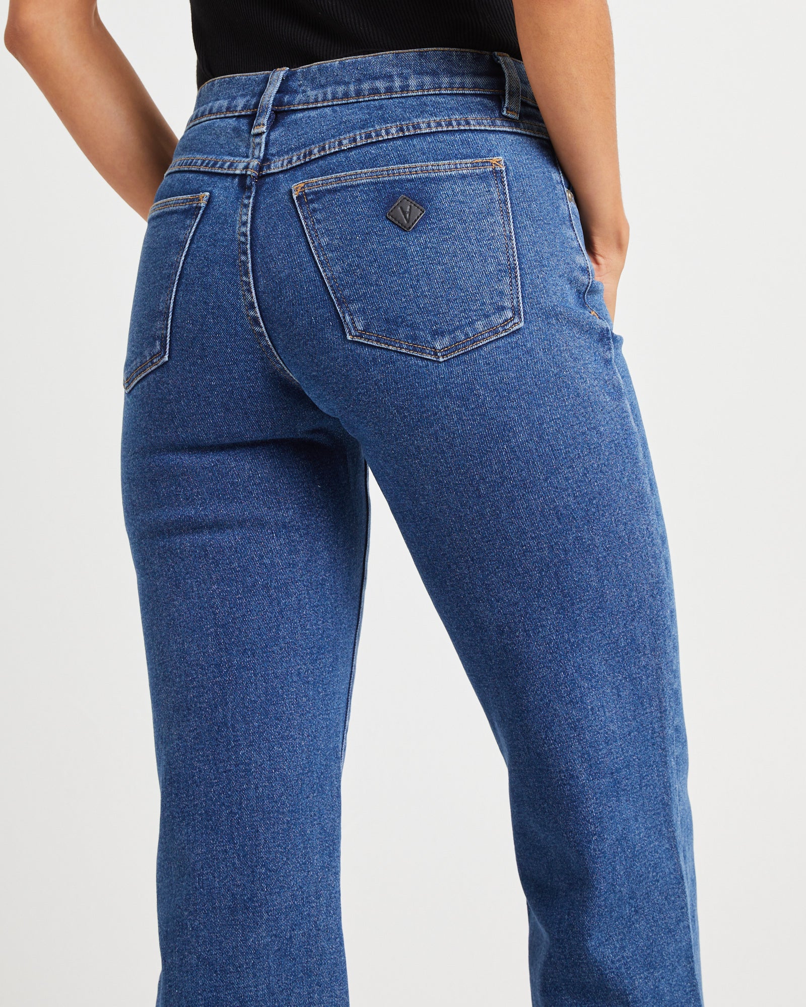 A 99 Low & Wide Jeans in Chantell Organic Blue - Image 5