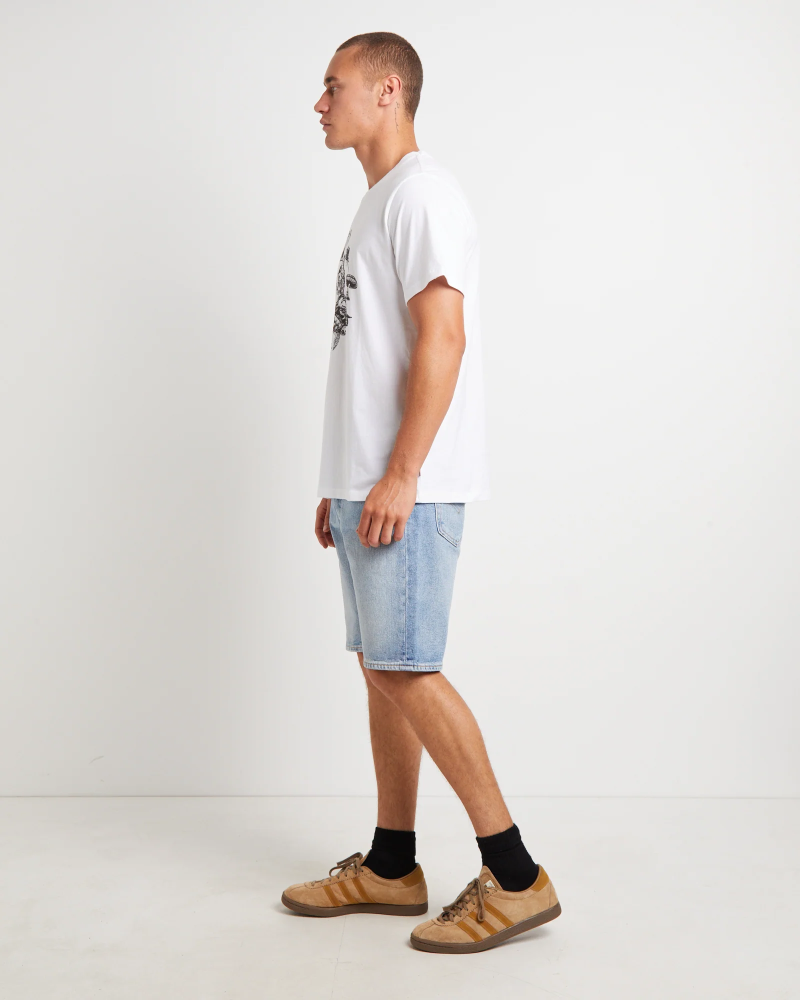 Graphic Crewneck Short Sleeve T-Shirt in Friend Of Nature White - Image 4